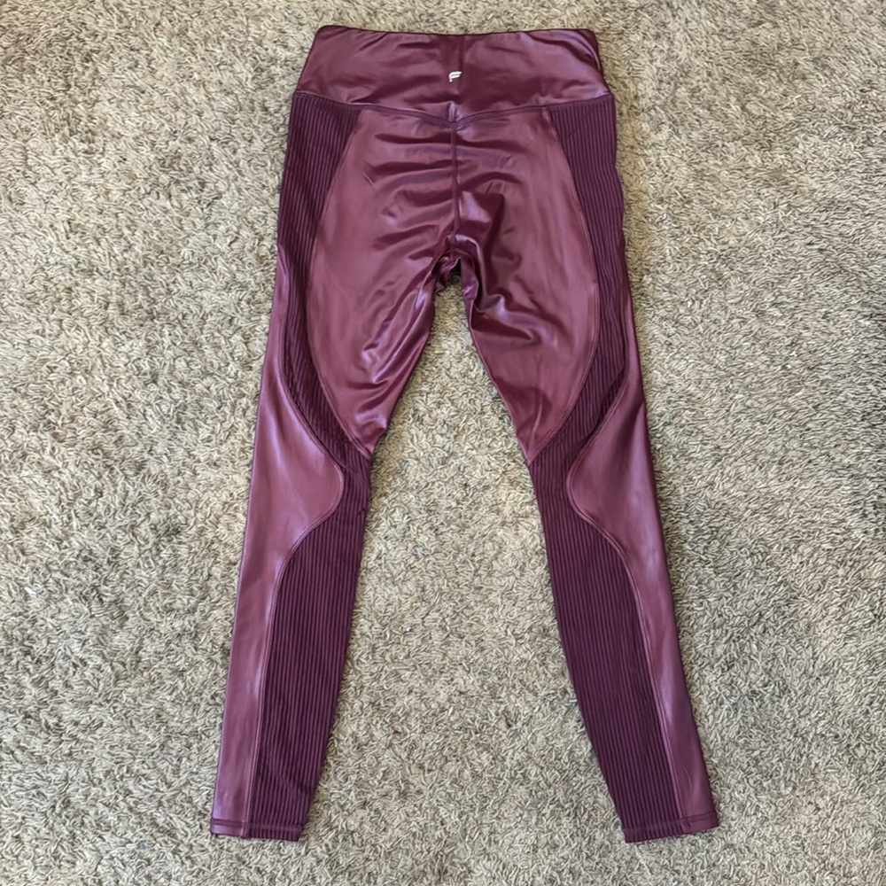 Fabletics Motion365+ Contour High-Waisted Legging in Merlot Shine Size: Medium - Picture 7 of 10